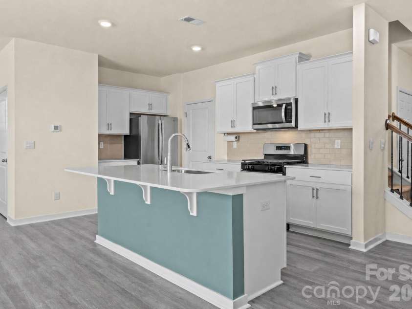 1414 5th Street Drive, Hickory, NC 28601.  MLS# CAR4395727, YatesRealty ID 32189. 