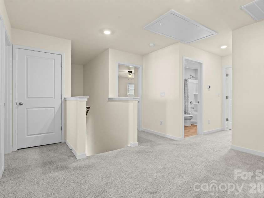 1414 5th Street Drive, Hickory, NC 28601.  MLS# CAR4395727, YatesRealty ID 32189. 