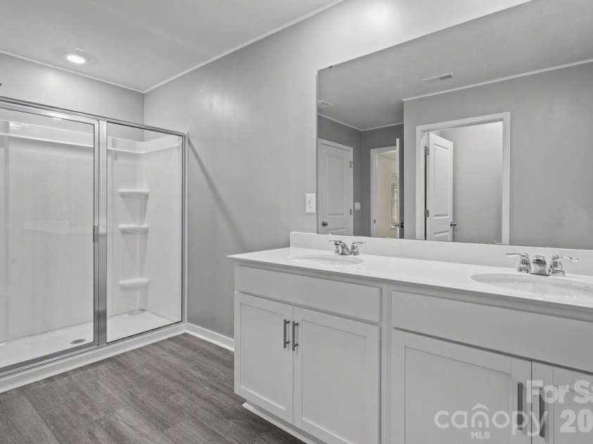 1414 5th Street Drive, Hickory, NC 28601.  MLS# CAR4395727, YatesRealty ID 32189. 