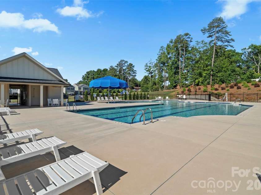1414 5th Street Drive, Hickory, NC 28601.  MLS# CAR4395727, YatesRealty ID 32189. 