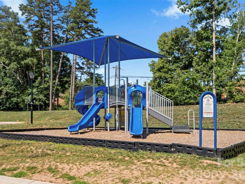 1414 5th Street Drive, Hickory, NC 28601.  MLS# CAR4395727, YatesRealty ID 32189. 