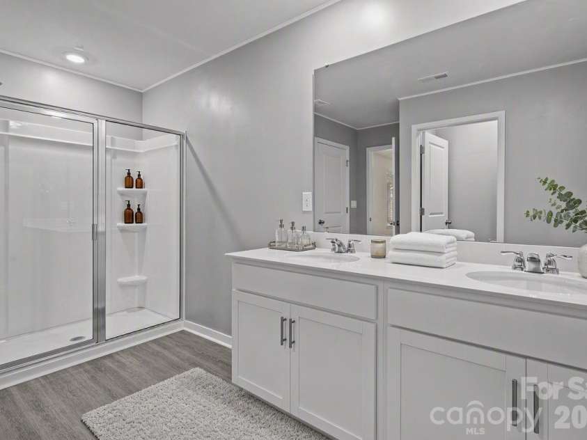 1414 5th Street Drive, Hickory, NC 28601.  MLS# CAR4395727, YatesRealty ID 32189. Virtually staged bathroom
