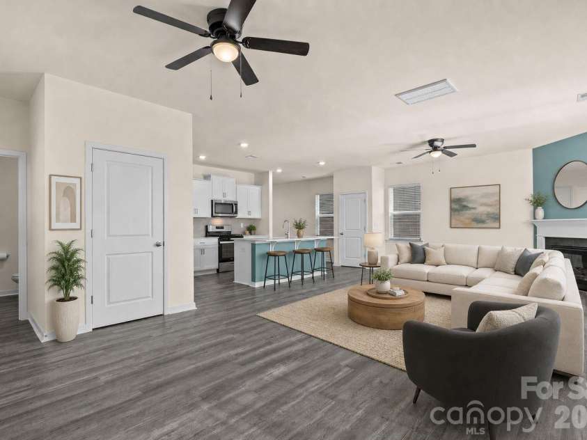 1414 5th Street Drive, Hickory, NC 28601.  MLS# CAR4395727, YatesRealty ID 32189. Virtually staged living space