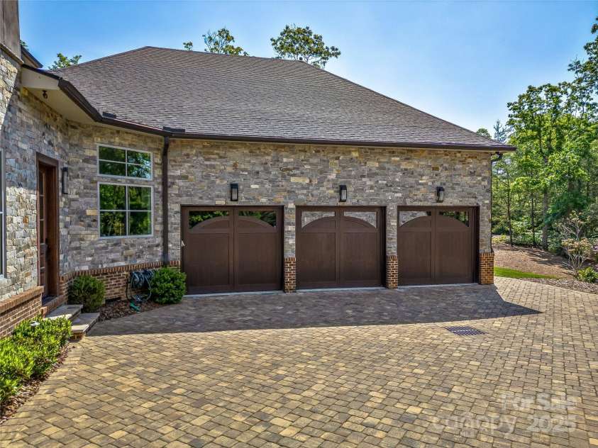 1905 White Tree Trail, Arden, NC 28704.  MLS# CAR4230669, YatesRealty ID 3219. 