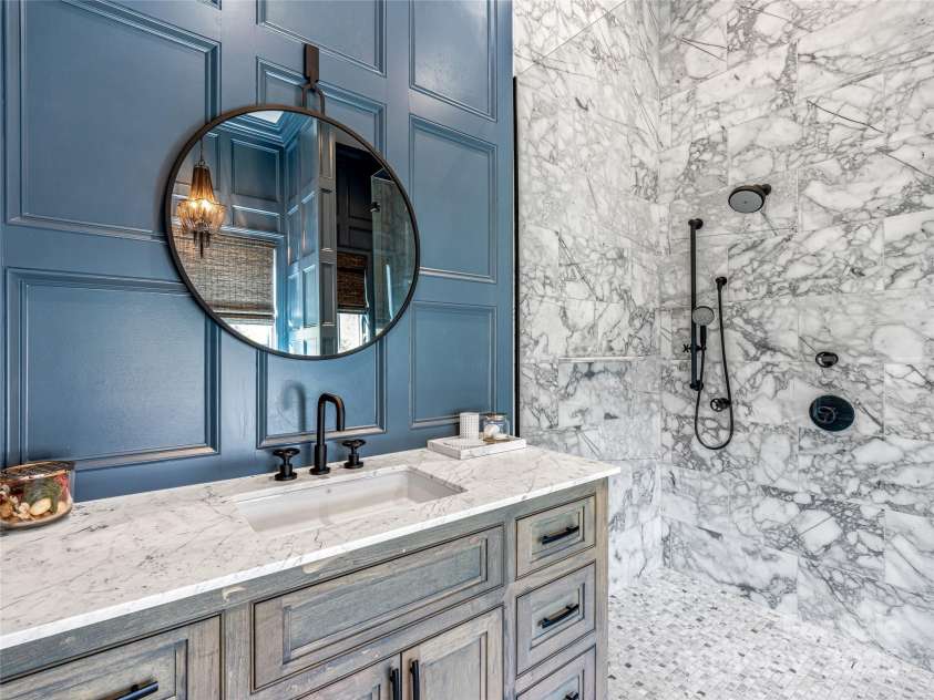 1905 White Tree Trail, Arden, NC 28704.  MLS# CAR4230669, YatesRealty ID 3219. Main Level Guest Ensuite Bathroom.