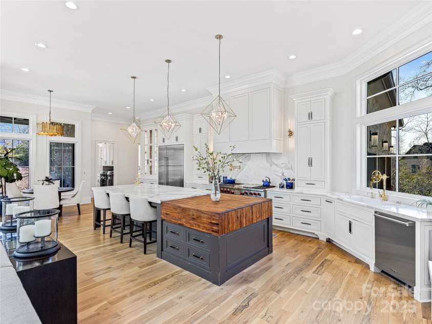 1905 White Tree Trail, Arden, NC 28704.  MLS# CAR4230669, YatesRealty ID 3219. True Chef's Kitchen.