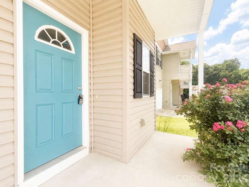 115 High Bluff Circle, Mooresville, NC 28115.  MLS# CAR4389382, YatesRealty ID 32190. Covered Front Porch