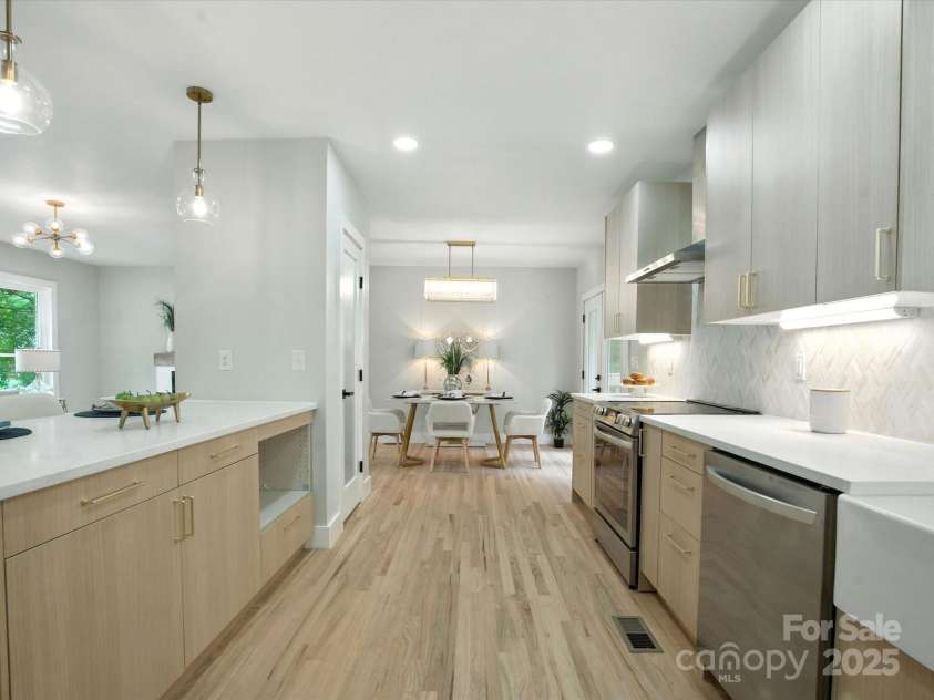 6925 Lancer Drive, Charlotte, NC 28226.  MLS# CAR4288460, YatesRealty ID 32190. 