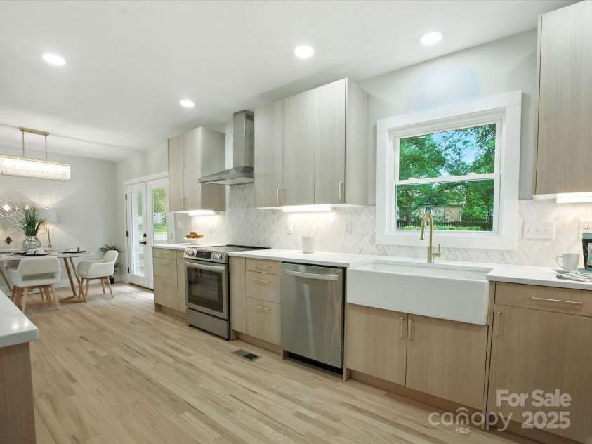 6925 Lancer Drive, Charlotte, NC 28226.  MLS# CAR4288460, YatesRealty ID 32190. 