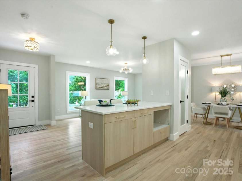 6925 Lancer Drive, Charlotte, NC 28226.  MLS# CAR4288460, YatesRealty ID 32190. 