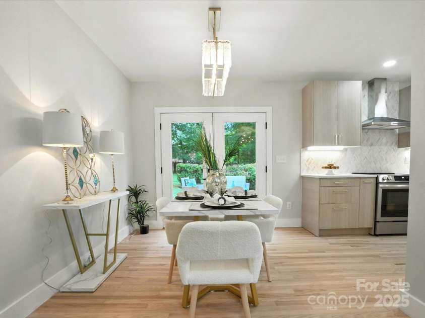 6925 Lancer Drive, Charlotte, NC 28226.  MLS# CAR4288460, YatesRealty ID 32190. 