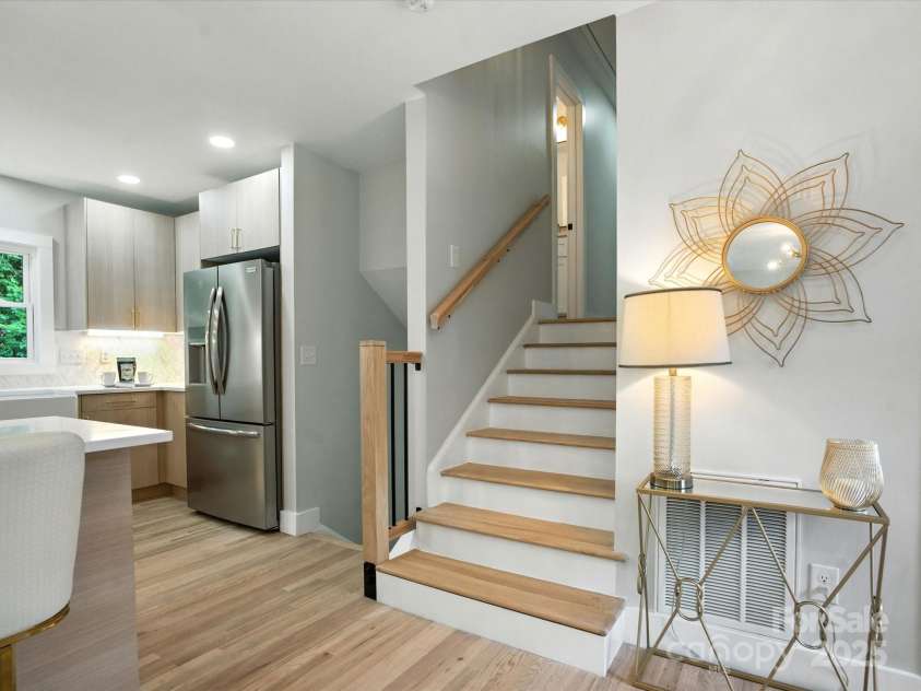 6925 Lancer Drive, Charlotte, NC 28226.  MLS# CAR4288460, YatesRealty ID 32190. 