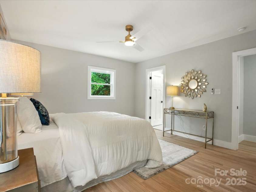 6925 Lancer Drive, Charlotte, NC 28226.  MLS# CAR4288460, YatesRealty ID 32190. 