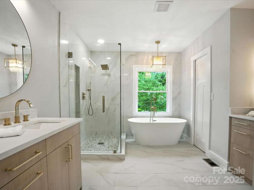 6925 Lancer Drive, Charlotte, NC 28226.  MLS# CAR4288460, YatesRealty ID 32190. 
