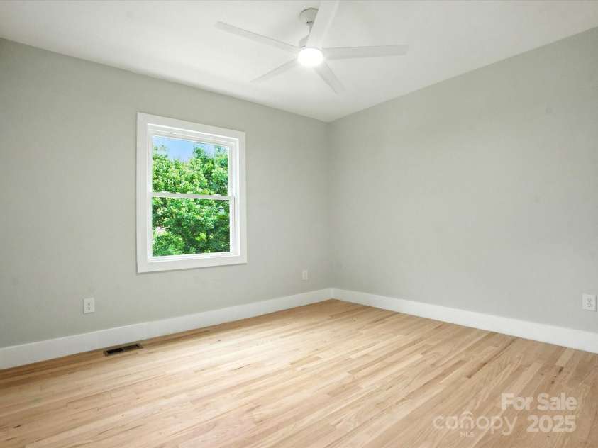 6925 Lancer Drive, Charlotte, NC 28226.  MLS# CAR4288460, YatesRealty ID 32190. 