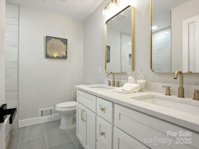 6925 Lancer Drive, Charlotte, NC 28226.  MLS# CAR4288460, YatesRealty ID 32190. 