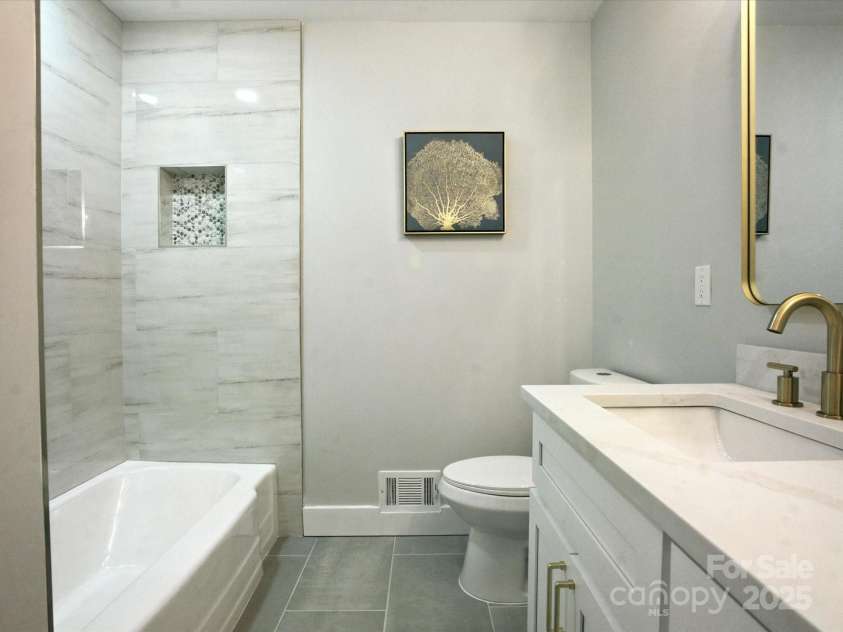 6925 Lancer Drive, Charlotte, NC 28226.  MLS# CAR4288460, YatesRealty ID 32190. 
