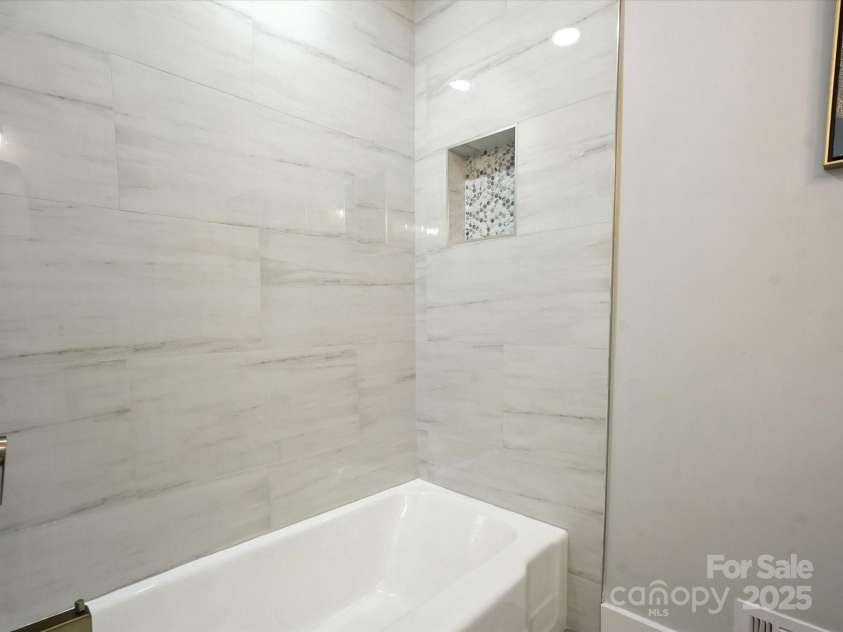 6925 Lancer Drive, Charlotte, NC 28226.  MLS# CAR4288460, YatesRealty ID 32190. 