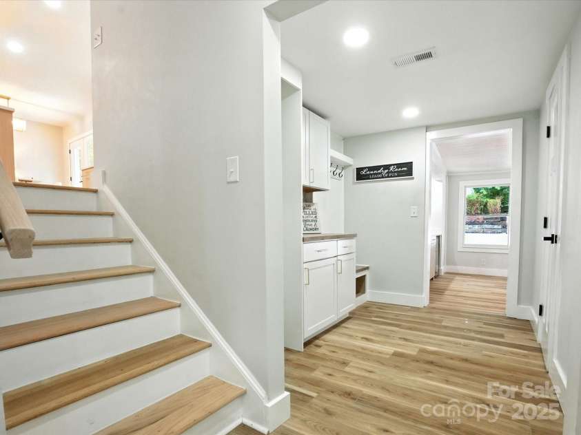 6925 Lancer Drive, Charlotte, NC 28226.  MLS# CAR4288460, YatesRealty ID 32190. 