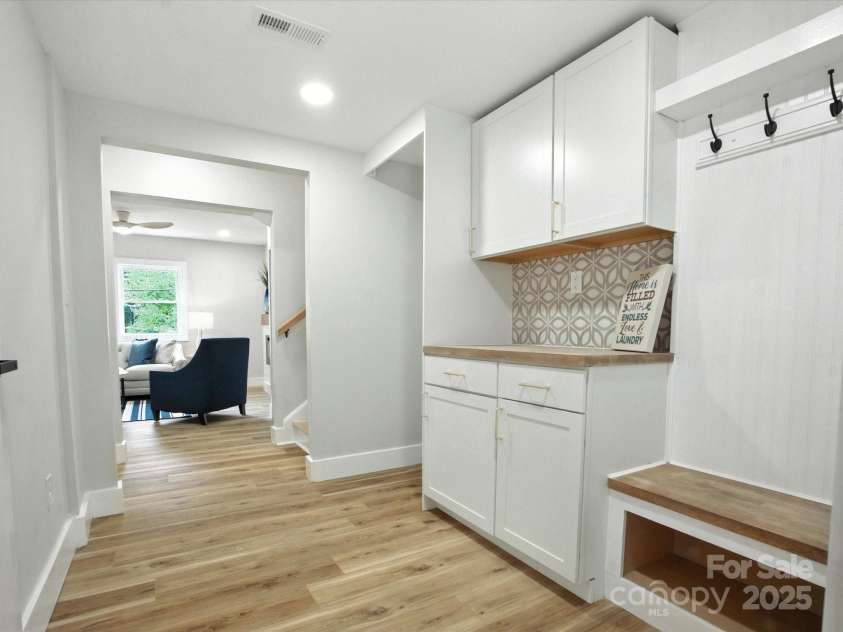 6925 Lancer Drive, Charlotte, NC 28226.  MLS# CAR4288460, YatesRealty ID 32190. 