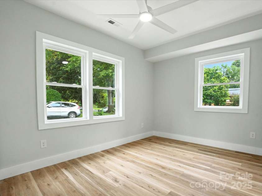 6925 Lancer Drive, Charlotte, NC 28226.  MLS# CAR4288460, YatesRealty ID 32190. 