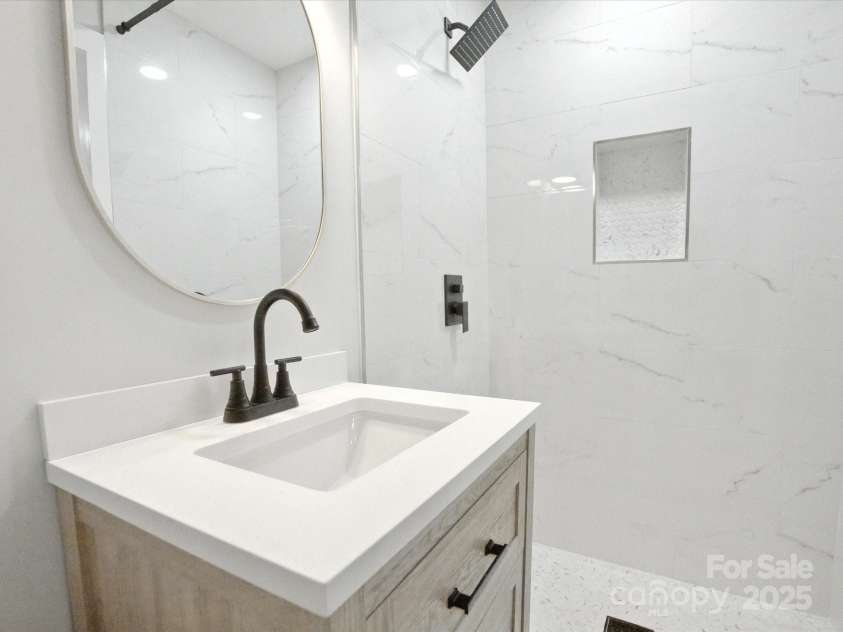 6925 Lancer Drive, Charlotte, NC 28226.  MLS# CAR4288460, YatesRealty ID 32190. 