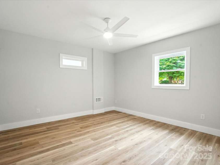 6925 Lancer Drive, Charlotte, NC 28226.  MLS# CAR4288460, YatesRealty ID 32190. 
