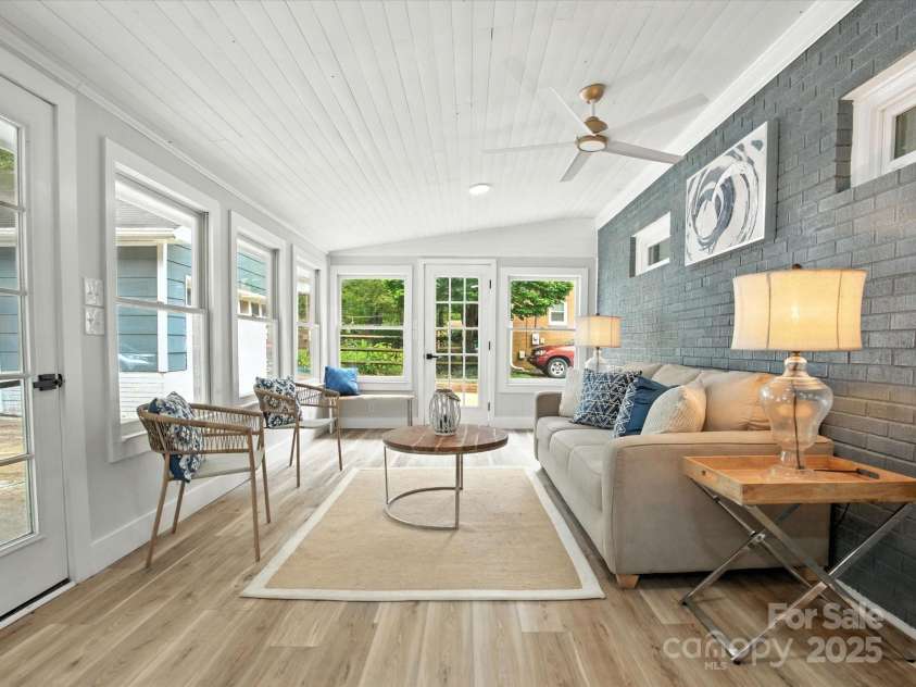 6925 Lancer Drive, Charlotte, NC 28226.  MLS# CAR4288460, YatesRealty ID 32190. 
