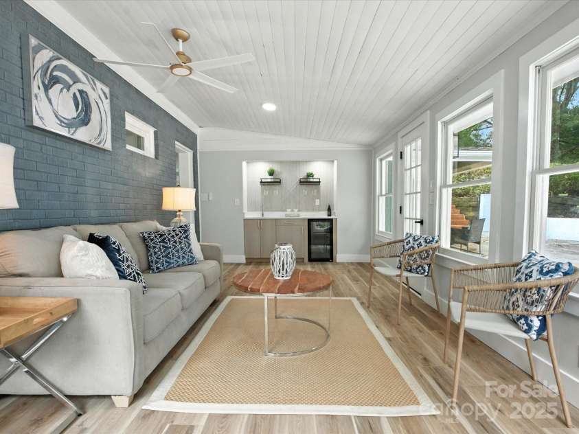 6925 Lancer Drive, Charlotte, NC 28226.  MLS# CAR4288460, YatesRealty ID 32190. 