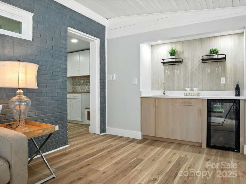 6925 Lancer Drive, Charlotte, NC 28226.  MLS# CAR4288460, YatesRealty ID 32190. 