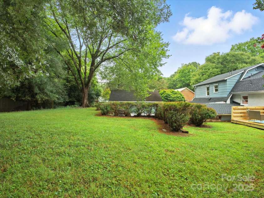 6925 Lancer Drive, Charlotte, NC 28226.  MLS# CAR4288460, YatesRealty ID 32190. 