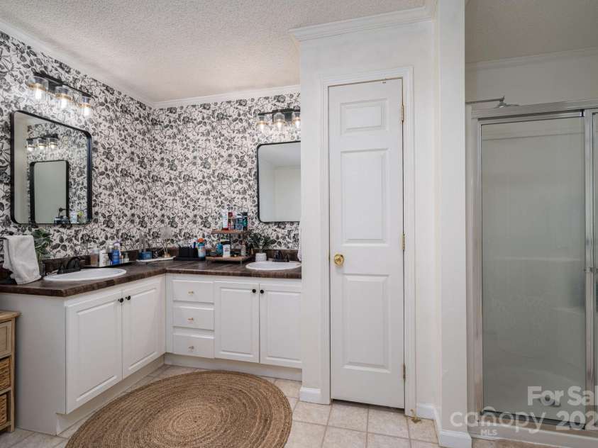 1575 Lewis Farm Road, Kings Mountain, NC 28086.  MLS# CAR4332481, YatesRealty ID 32191. 