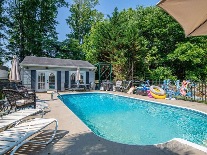 1575 Lewis Farm Road, Kings Mountain, NC 28086.  MLS# CAR4332481, YatesRealty ID 32191. 