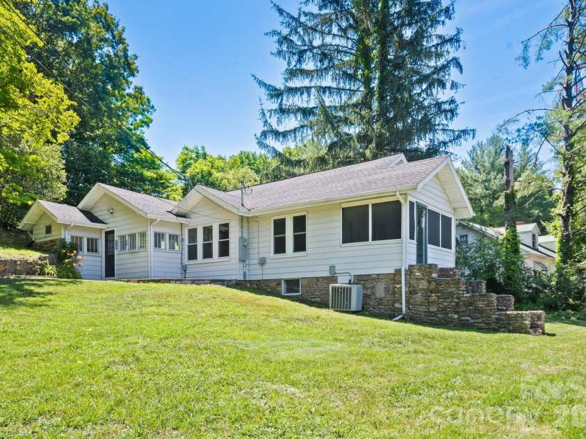 441 Main Street, Clyde, NC 28721.  MLS# CAR4393557, YatesRealty ID 32191. 