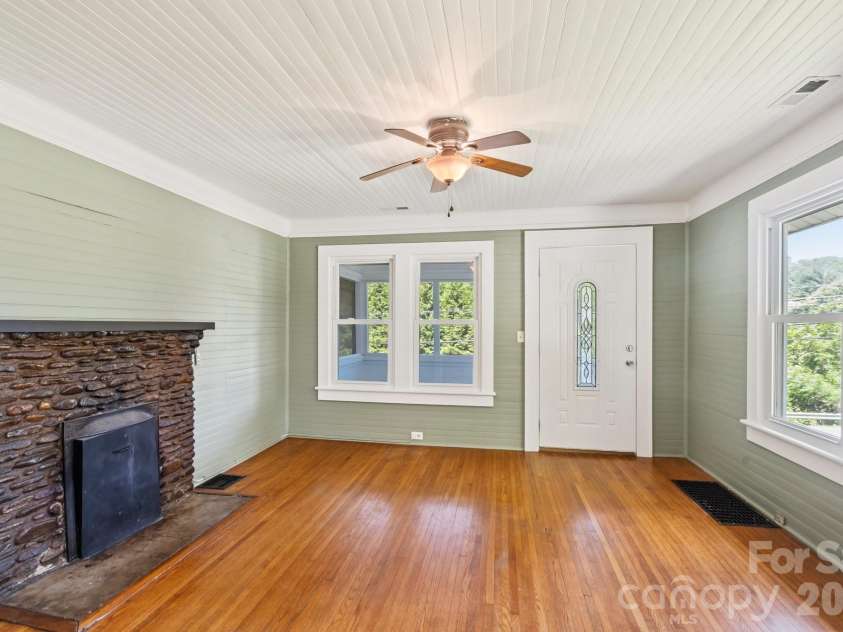 441 Main Street, Clyde, NC 28721.  MLS# CAR4393557, YatesRealty ID 32191. 