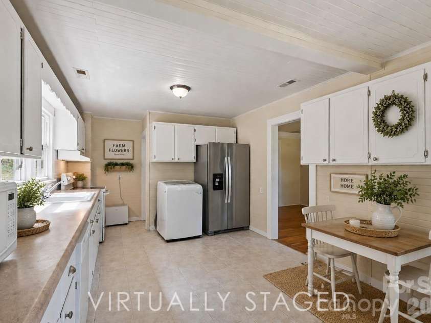 441 Main Street, Clyde, NC 28721.  MLS# CAR4393557, YatesRealty ID 32191. 