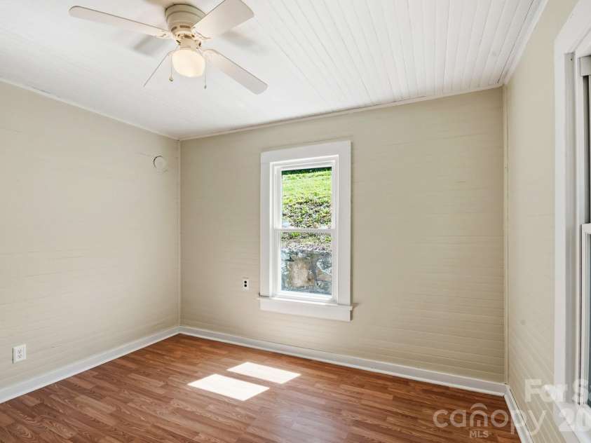 441 Main Street, Clyde, NC 28721.  MLS# CAR4393557, YatesRealty ID 32191. 