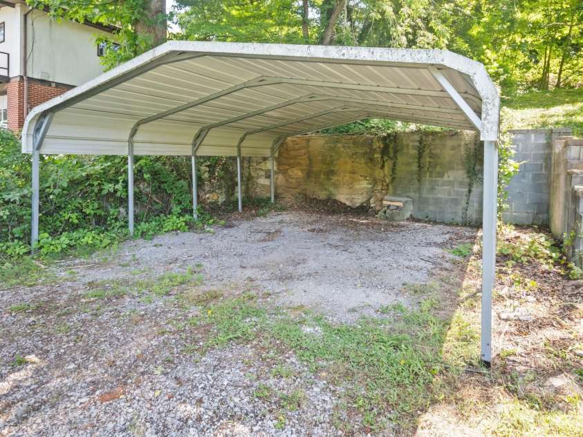 441 Main Street, Clyde, NC 28721.  MLS# CAR4393557, YatesRealty ID 32191. 
