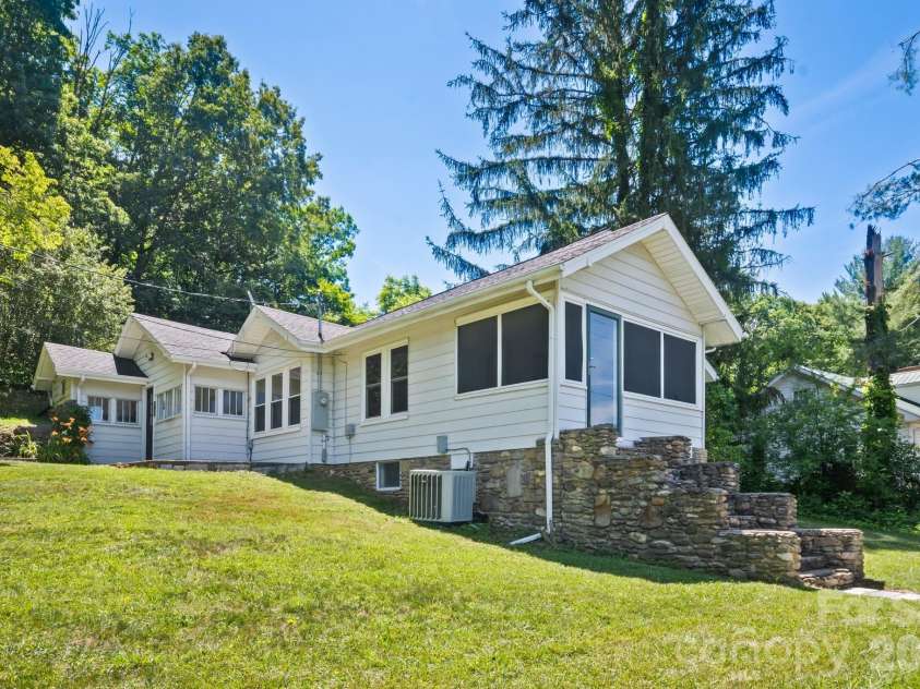 441 Main Street, Clyde, NC 28721.  MLS# CAR4393557, YatesRealty ID 32191. 