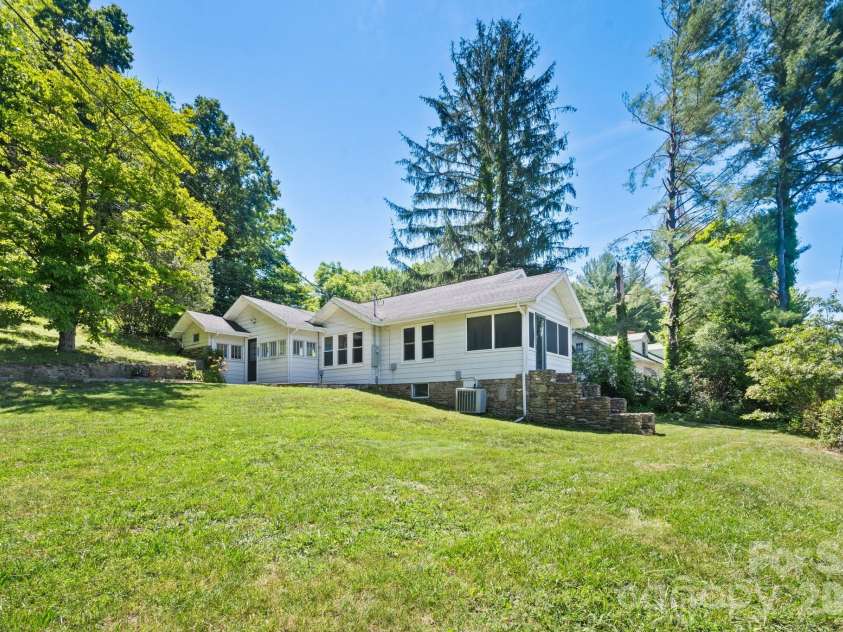 441 Main Street, Clyde, NC 28721.  MLS# CAR4393557, YatesRealty ID 32191. 
