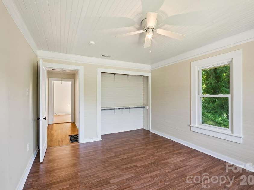 441 Main Street, Clyde, NC 28721.  MLS# CAR4393557, YatesRealty ID 32191. 