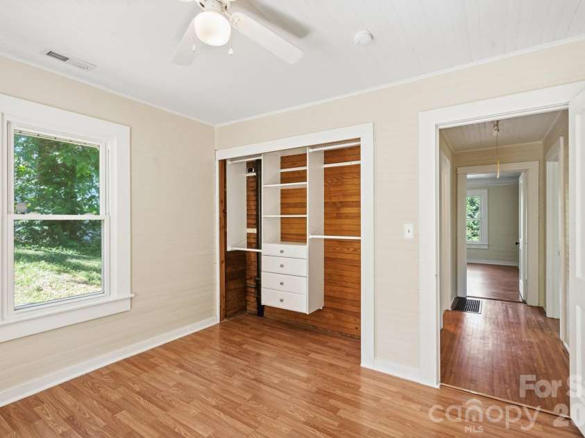 441 Main Street, Clyde, NC 28721.  MLS# CAR4393557, YatesRealty ID 32191. 