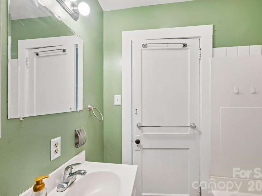 441 Main Street, Clyde, NC 28721.  MLS# CAR4393557, YatesRealty ID 32191. 