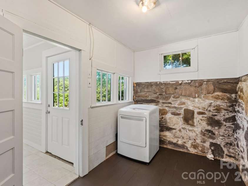 441 Main Street, Clyde, NC 28721.  MLS# CAR4393557, YatesRealty ID 32191. 