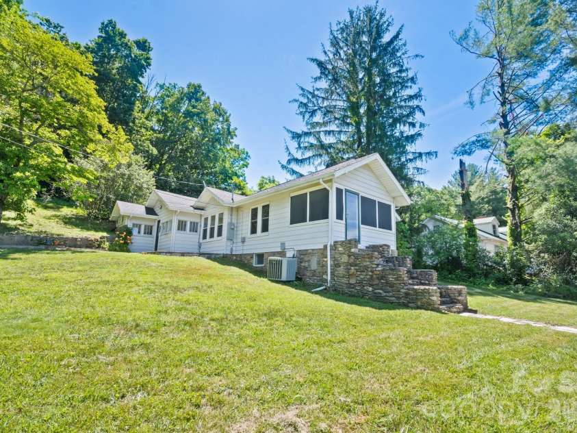 441 Main Street, Clyde, NC 28721.  MLS# CAR4393557, YatesRealty ID 32191. 