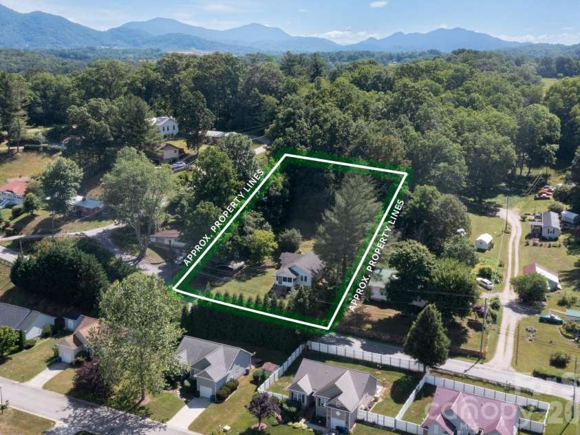441 Main Street, Clyde, NC 28721.  MLS# CAR4393557, YatesRealty ID 32191. 