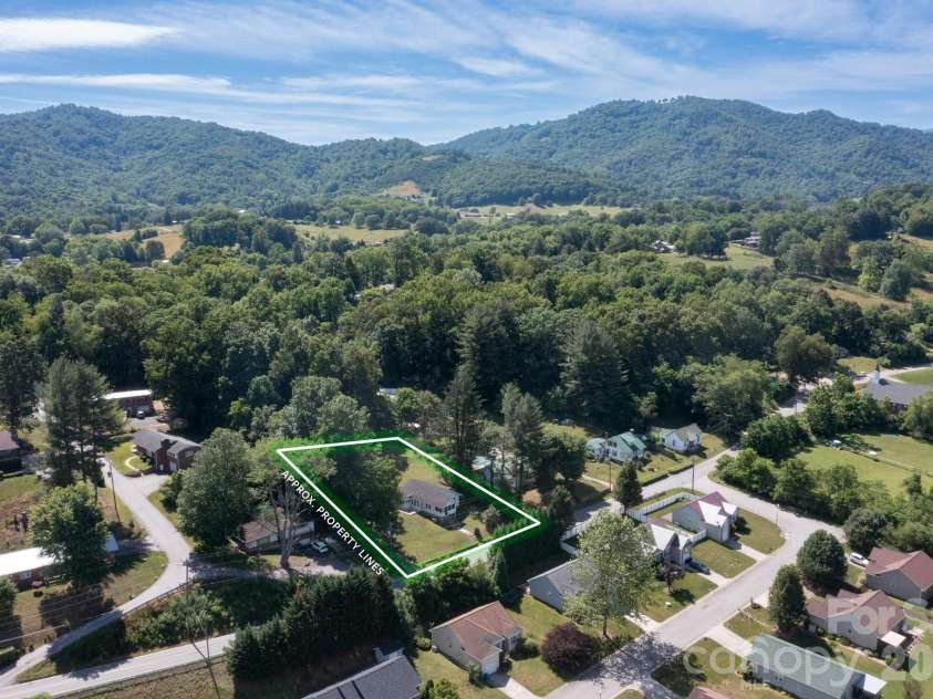 441 Main Street, Clyde, NC 28721.  MLS# CAR4393557, YatesRealty ID 32191. 