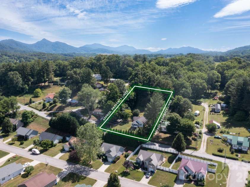 441 Main Street, Clyde, NC 28721.  MLS# CAR4393557, YatesRealty ID 32191. 