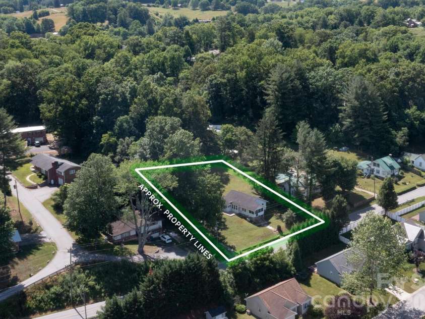 441 Main Street, Clyde, NC 28721.  MLS# CAR4393557, YatesRealty ID 32191. 
