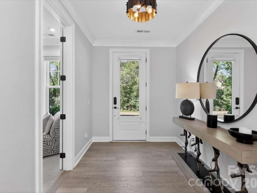 2547 Deacon Avenue, Charlotte, NC 28204.  MLS# CAR4372984, YatesRealty ID 32192. 